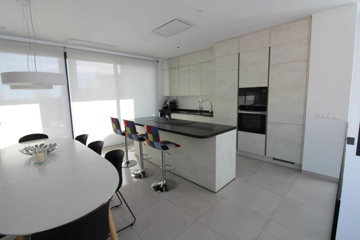 Продажа отдельного шале в  Las Palmas, 18, Фуэнхирола photo 2