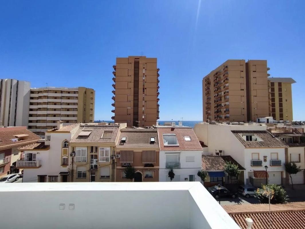 Продажа отдельного шале в Zona Puerto Deportivo, Фуэнхирола photo 2