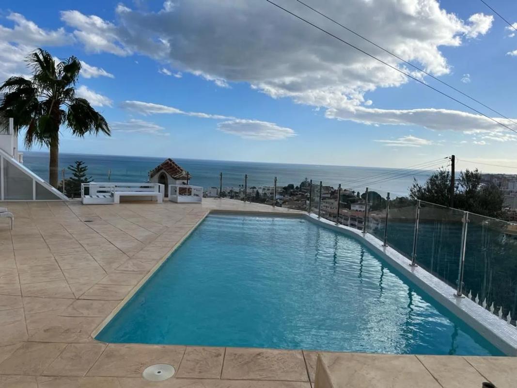 Sprzedaż niezależnego domku jednorodzinnego w Calle Orquídea, Fuengirola photo 1