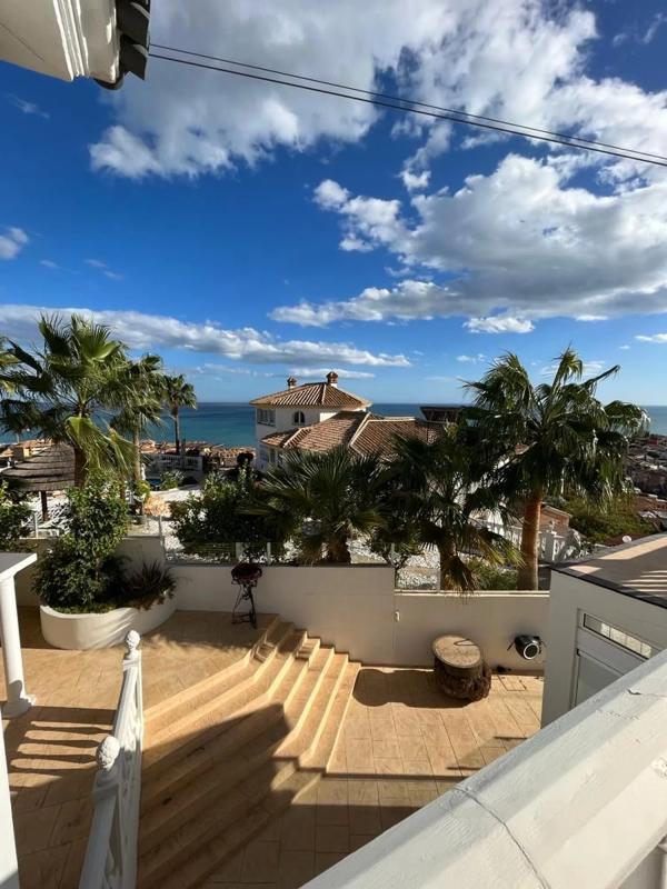 Sprzedaż niezależnego domku jednorodzinnego w Calle Orquídea, Fuengirola photo 2