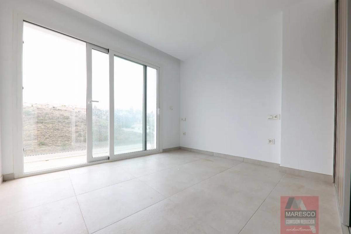 Sprzedaż niezależnego domku jednorodzinnego w Calle Pinzón, 1, Fuengirola photo 4