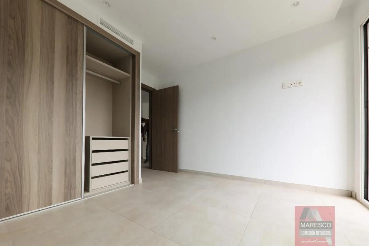Sprzedaż niezależnego domku jednorodzinnego w Calle Pinzón, 1, Fuengirola photo 5