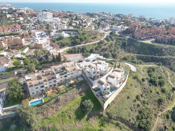 Wolnostojąca willa na sprzedaż w Calle Vencejo, Fuengirola photo 1