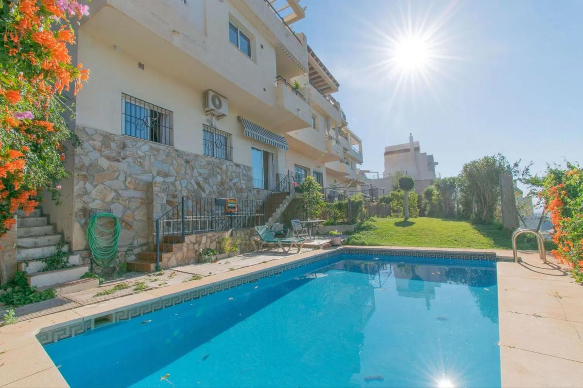 Sprzedaż niezależnego domku jednorodzinnego w Calle Vencejo, Fuengirola photo 2