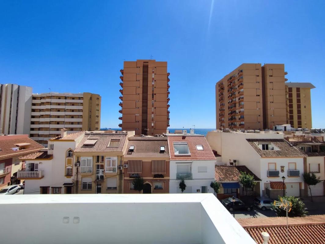 Продажа отдельного шале в Calle Madrid, Фуэнхирола photo 1