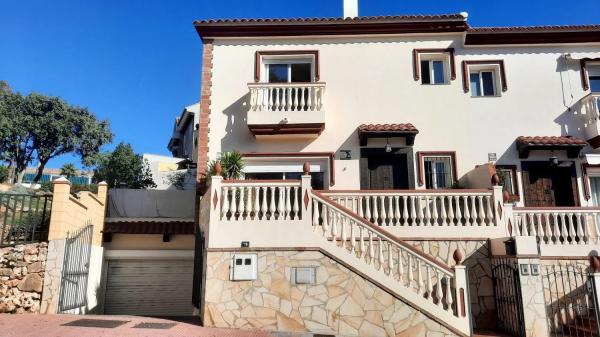 Коттедж на продажу в C. Alcalá Galiano, Фуэнхирола photo 1