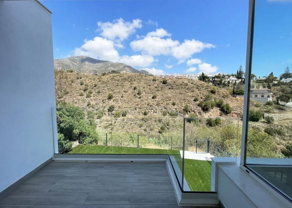 Sprzedaż niezależnego domku jednorodzinnego w Calle Zorzal, Fuengirola photo 3