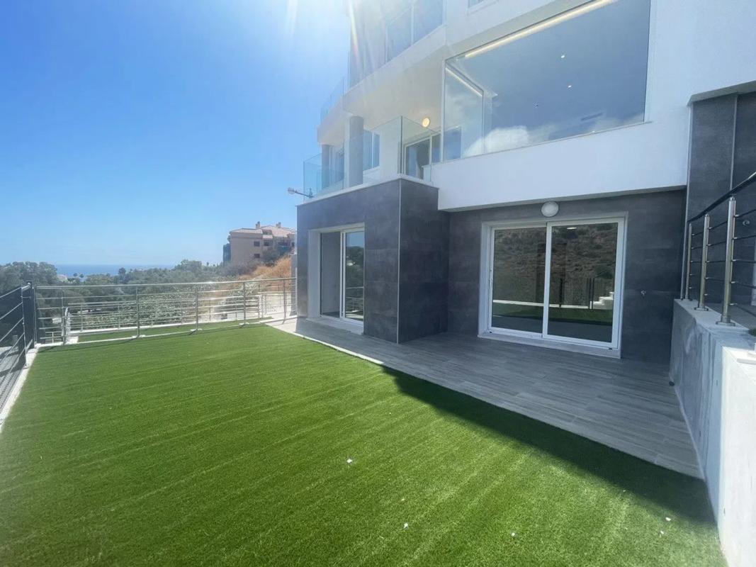 Sprzedaż niezależnego domku jednorodzinnego w  Torreblanca del Sol, Fuengirola photo 2