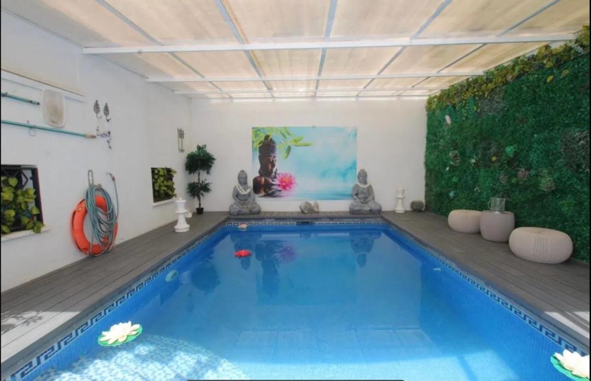 Sale of independent chalet in Calle Plumaria s/n, Benalmádena
photo 1