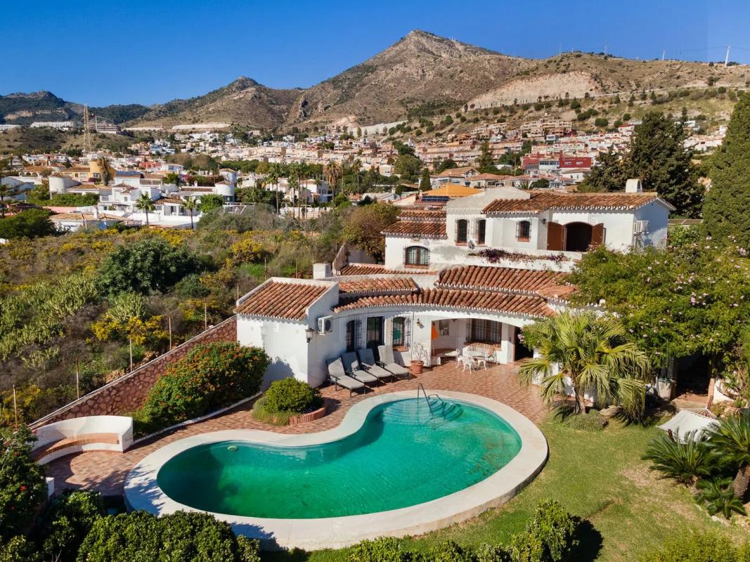 Sale of independent chalet in Avenida del Pacífico, Benalmádena
photo 1