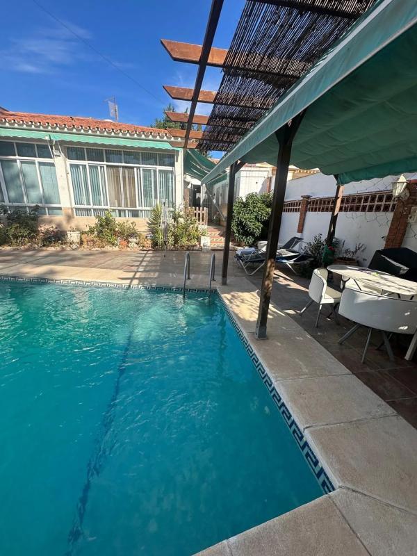 Sprzedaż niezależnego domku jednorodzinnego w  Calle los Almendros, 41, Benalmádena photo 2