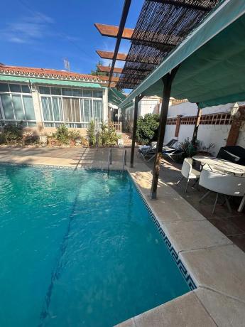Chalet independiente en venta en Calle los Almendros, 41, Benalmádena thumbnail 1