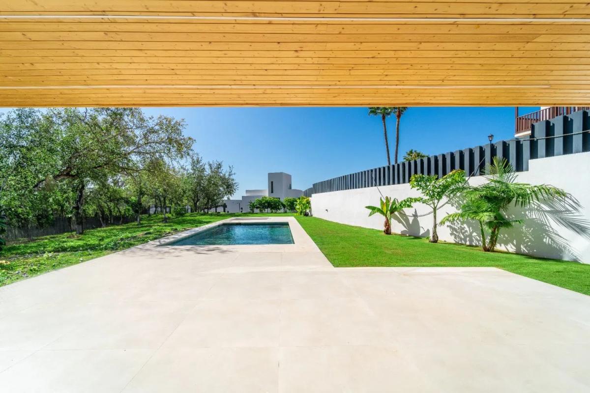 Venta de chalet independiente en Avenida Juan Luis Peralta, Benalmádena
 photo 3