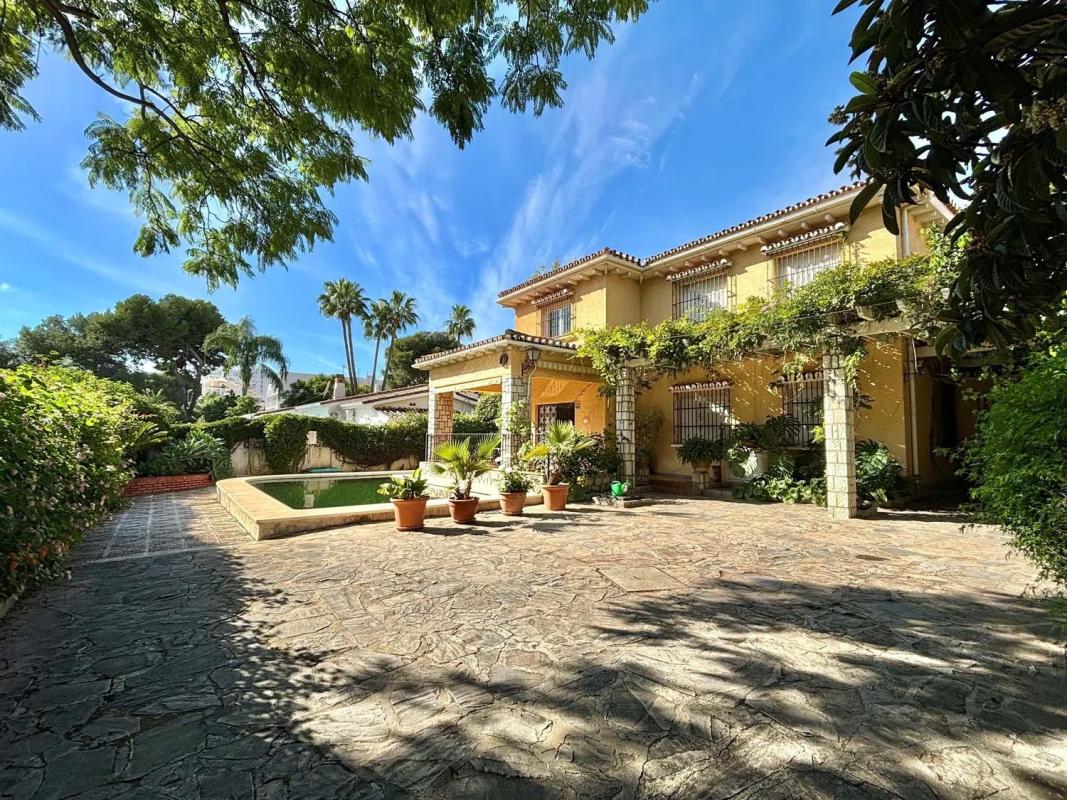 Venta de chalet independiente en Velazquez, Benalmádena
photo 1