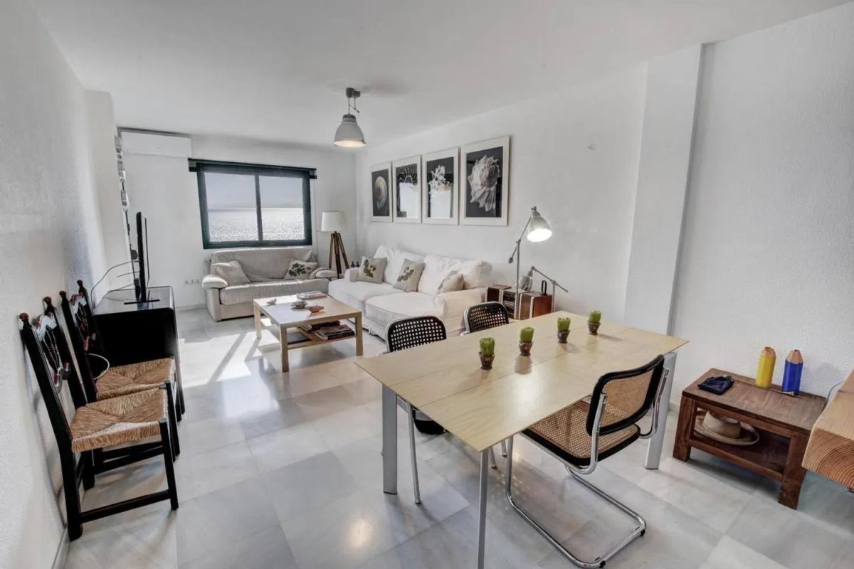 Sale of apartment in Avenida Juan Luis Peralta, Benalmádena
photo 2