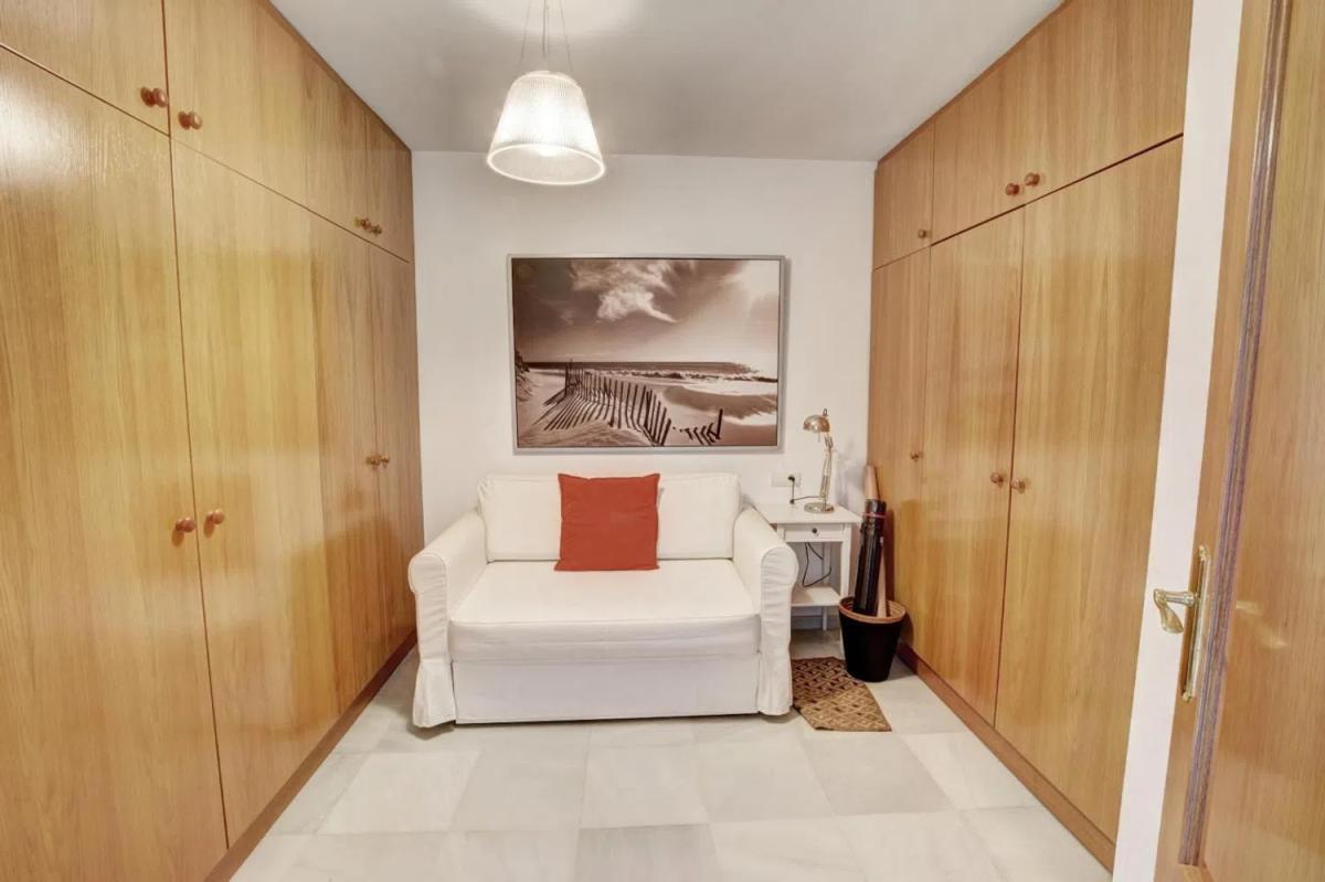 Sale of apartment in Avenida Juan Luis Peralta, Benalmádena
photo 4