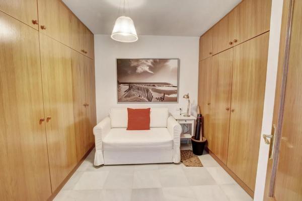 Apartment for sale in  Avenida Juan Luis Peralta, Benalmádena photo 4