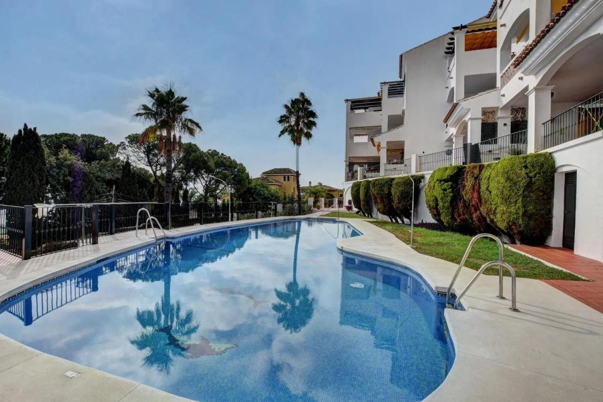 Sale of apartment in Avenida Juan Luis Peralta, Benalmádena
photo 1