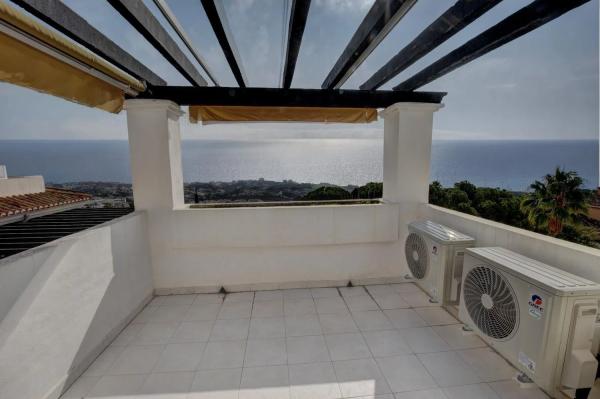 Apartment for sale in Avenida Juan Luis Peralta, Benalmádena thumbnail 1