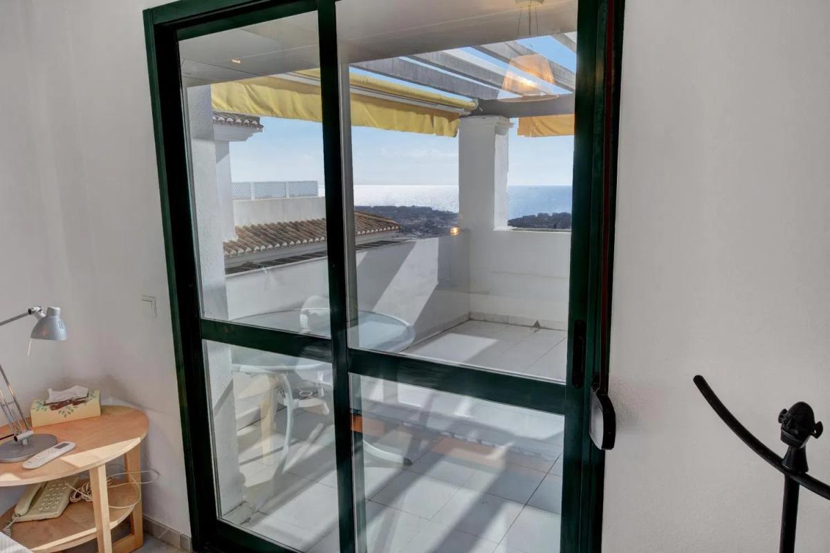 Sale of apartment in Avenida Juan Luis Peralta, Benalmádena
photo 3