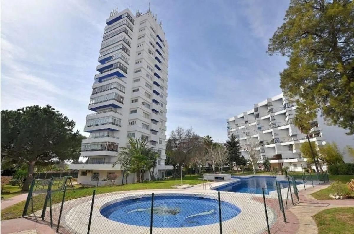 Sale of apartment in Avenida de la Estacion, Benalmádena
photo 2
