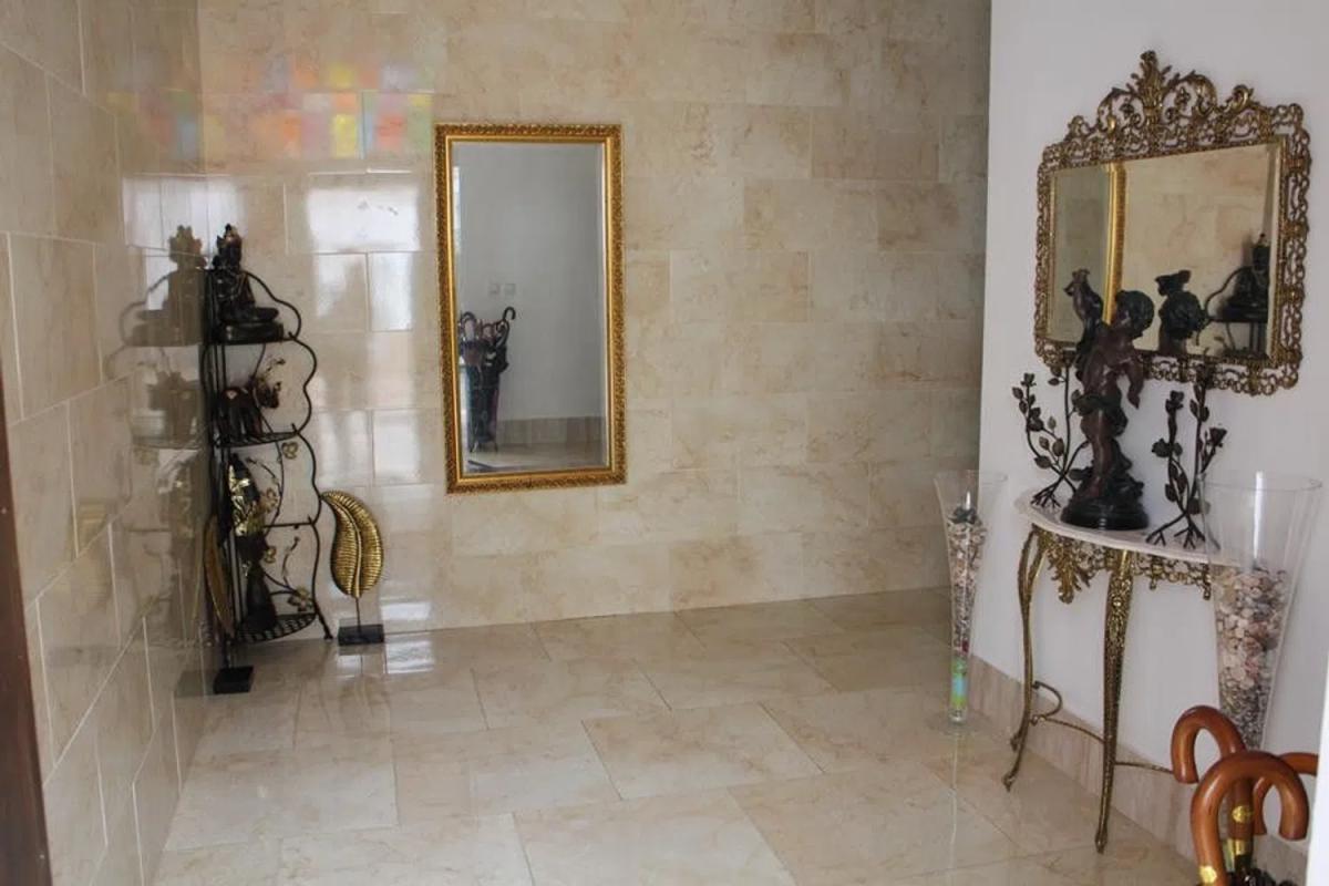 Sale of apartment in Arroyo de la Miel, Benalmádena
photo 2