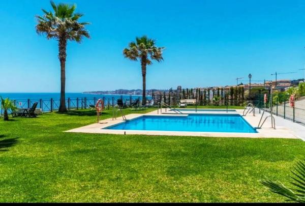 Piso en venta en  Calle Carvajal, Benalmádena photo 1