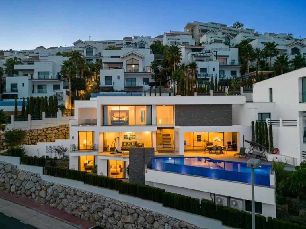 Sale of independent chalet in Parque de la Paloma, Benalmádena
photo 1