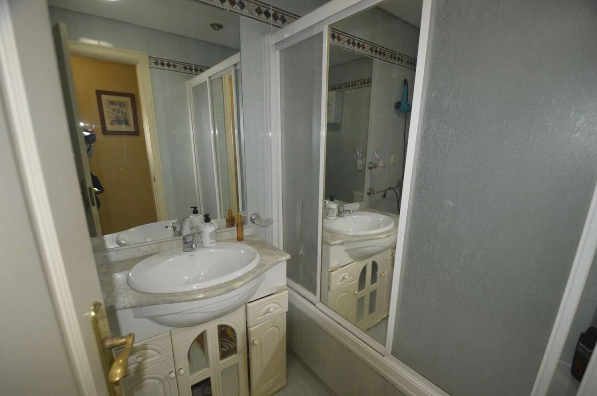 Продажа квартиры на Calle Medina Azahara, 4, Бенальмадена
 photo 3