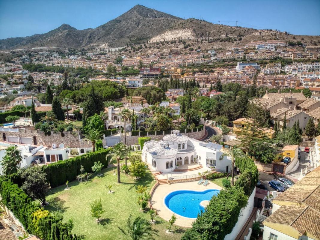Sprzedaż niezależnego domku jednorodzinnego w AV PACIFICO DEL, Benalmádena photo 1