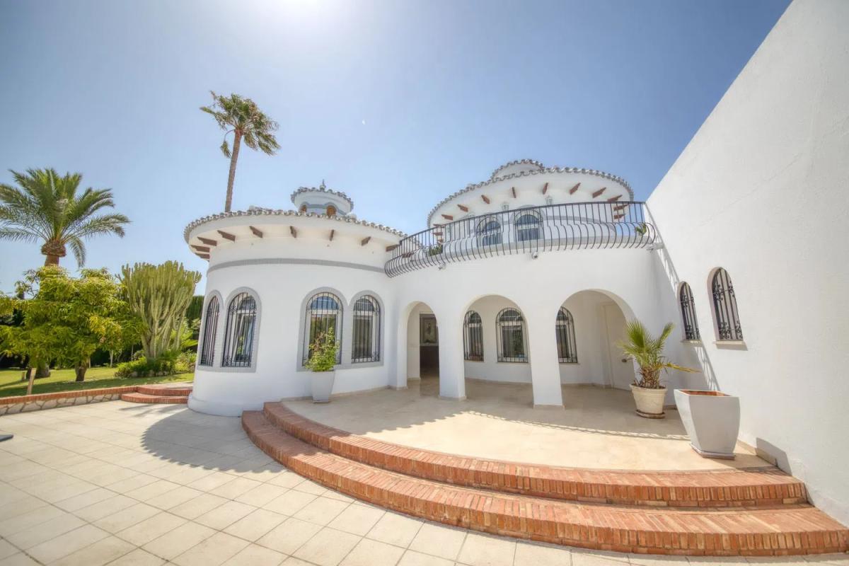 Sprzedaż niezależnego domku jednorodzinnego w AV PACIFICO DEL, Benalmádena photo 2