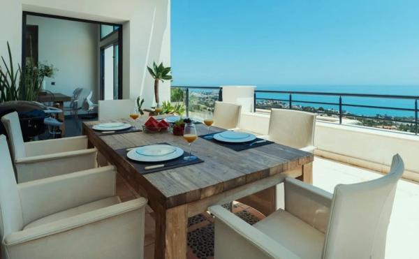 Detached villa for sale in  Calle Rododendro s/n, Benalmádena photo 1