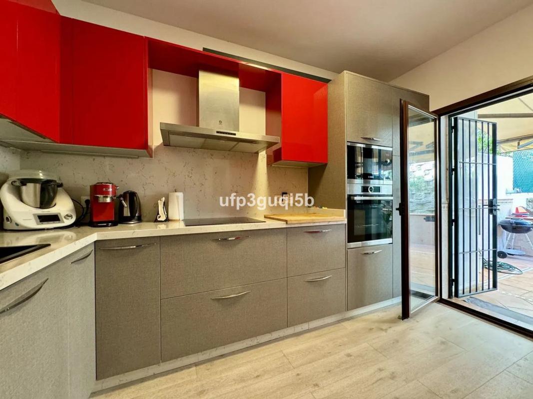 Sale of independent chalet in Calle Hierbamora, Benalmádena
photo 4