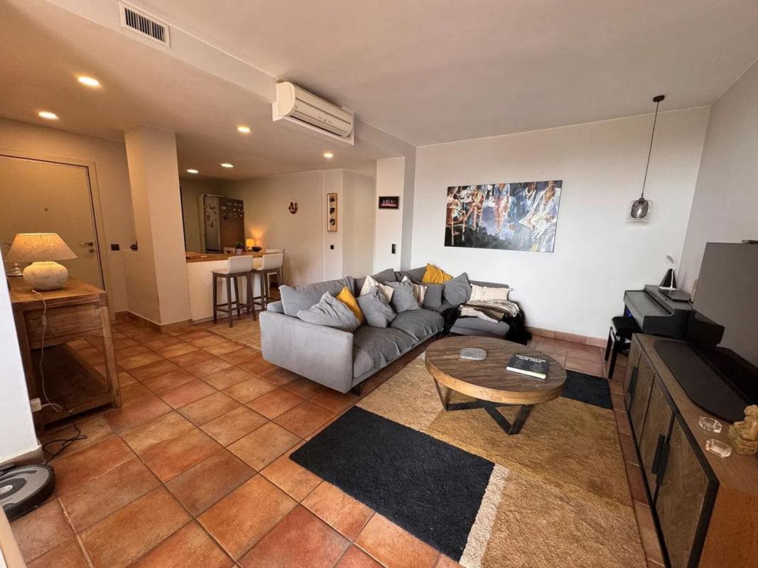 Продажа квартиры на Avenida de los Botijos, Бенальмадена
photo 1