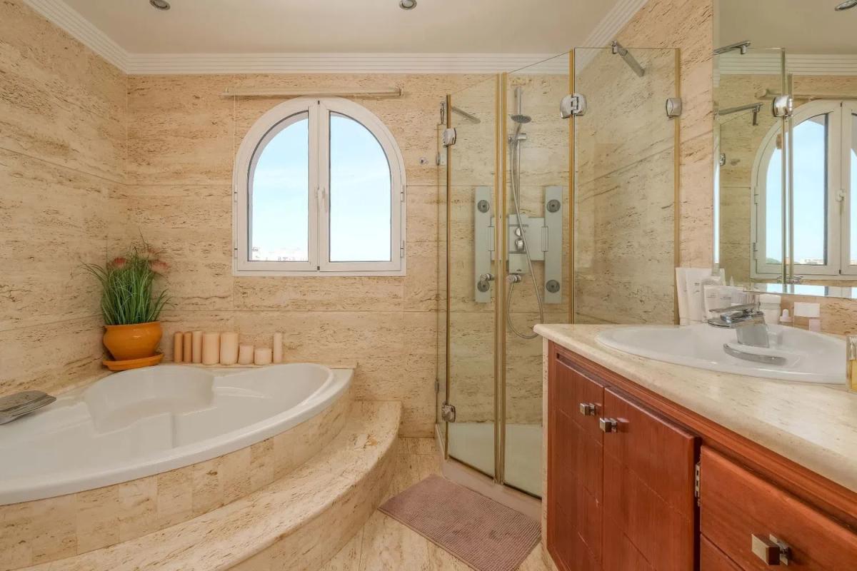 Venta de chalet independiente en Barrio Cortijo Torrequebrada, Benalmádena
photo 4