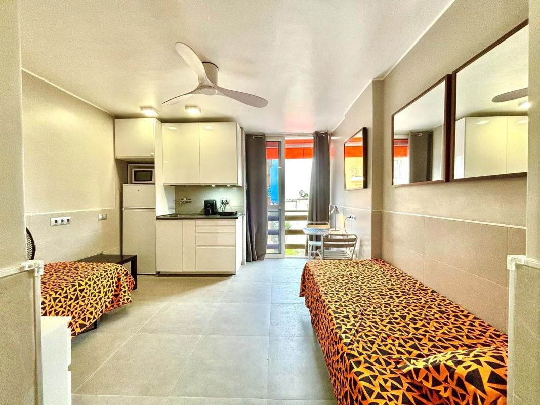 Продажа студии в Calle las Naciones, Бенальмадена photo 1
