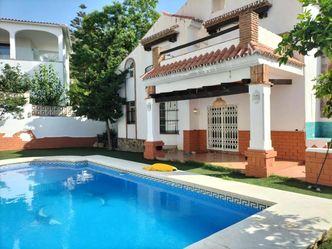 Sprzedaż niezależnego domku jednorodzinnego w Calle Italo Adanti, 3, Benalmádena photo 2