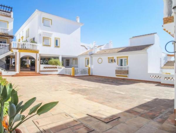 Piso en venta en  Calle Carvajal, Benalmádena photo 1