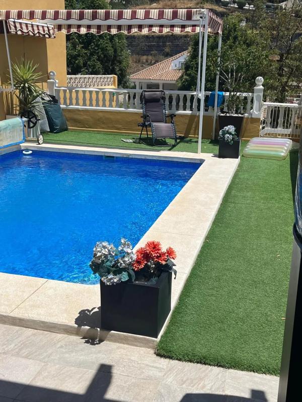 Sprzedaż niezależnego domku jednorodzinnego w Calle Camelia, 21 B, Benalmádena photo 1