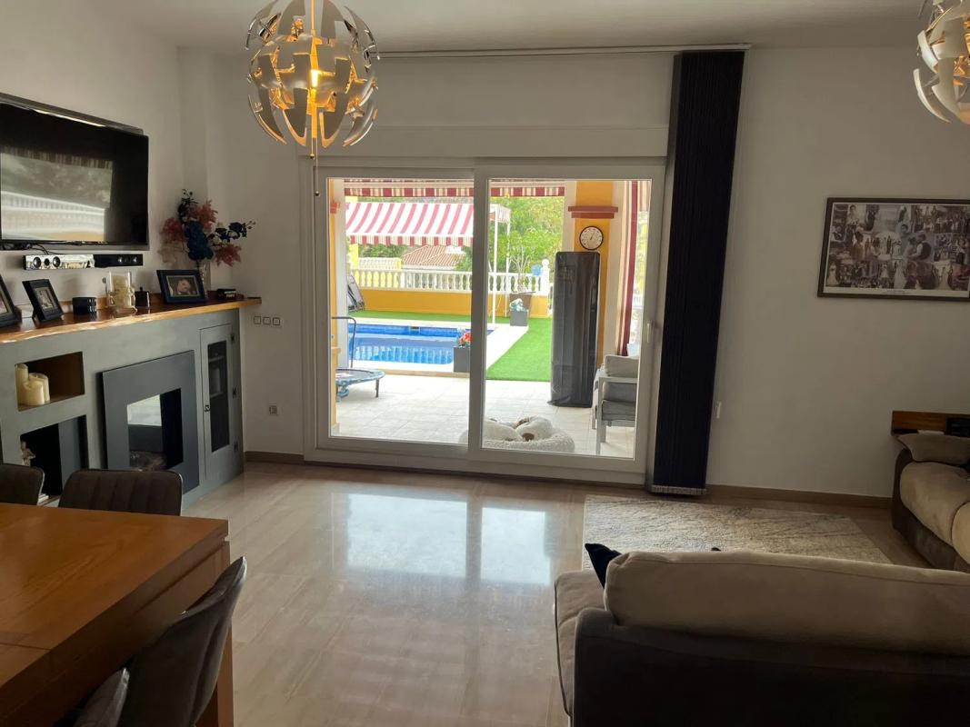 Sprzedaż niezależnego domku jednorodzinnego w Calle Camelia, 21 B, Benalmádena photo 3