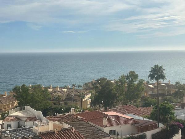 Piso en venta en Calle Ave Marina, 12, Benalmádena thumbnail 2