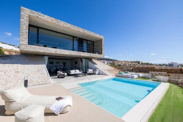 Chalet independiente en venta en Barrio Centro, Benalmádena photo 1