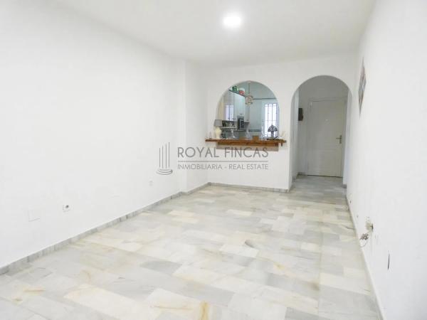 Продажа квартиры в Avenida de los Abedules s/n, Бенальмадена photo 1