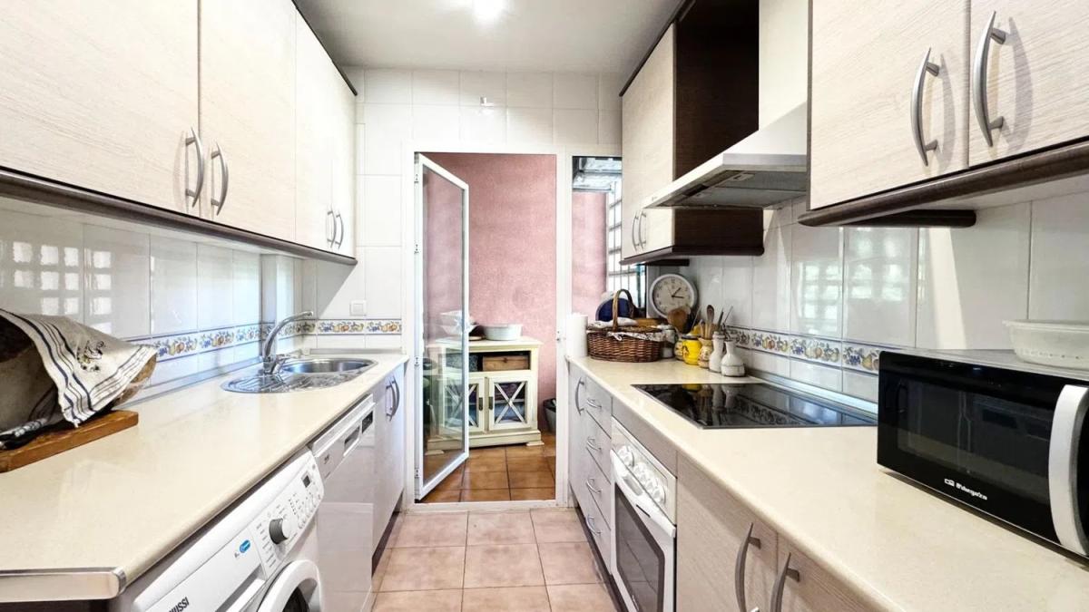 Продажа квартиры на Avenida Estrella del Mar, Бенальмадена
photo 3