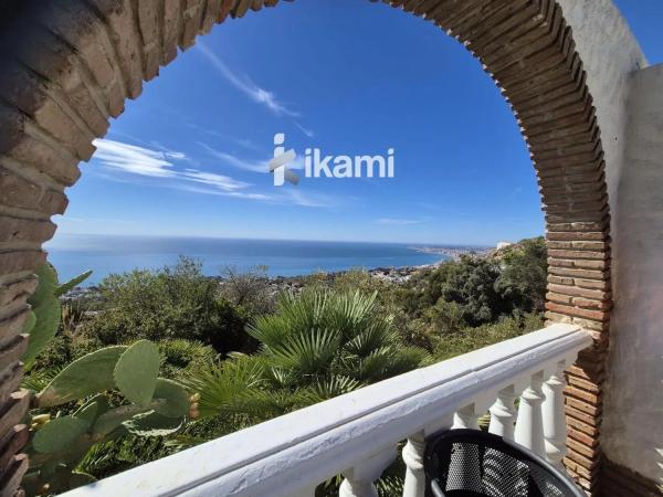 Detached villa for sale in  Avenida de los Botijos, 1, Benalmádena photo 2