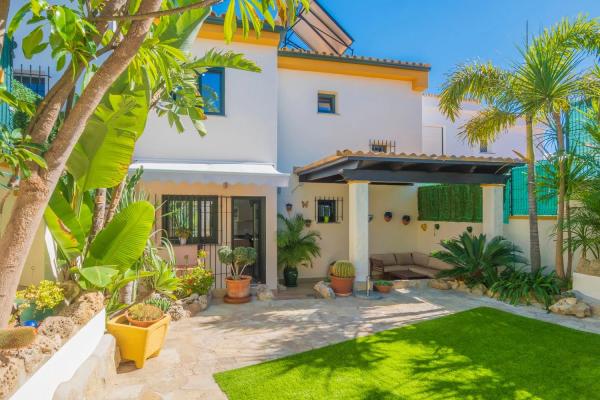 Detached villa for sale in  Calle La Capellania s/n, Benalmádena photo 1