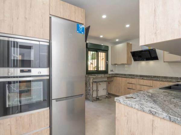 Detached villa for sale in  Calle La Capellania s/n, Benalmádena photo 3