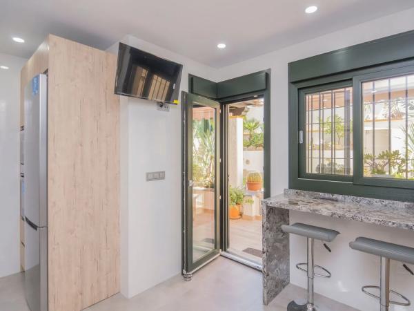 Detached villa for sale in  Calle La Capellania s/n, Benalmádena photo 4
