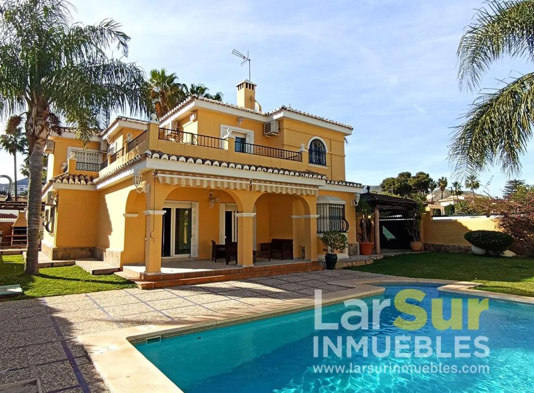 Sprzedaż niezależnego domku jednorodzinnego w  Calle Ortigosa Cameros, Benalmádena photo 2
