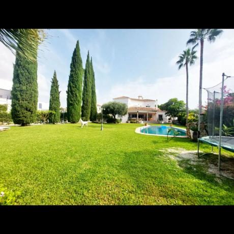 Detached villa for sale in Parque de la Paloma, Benalmádena thumbnail 1